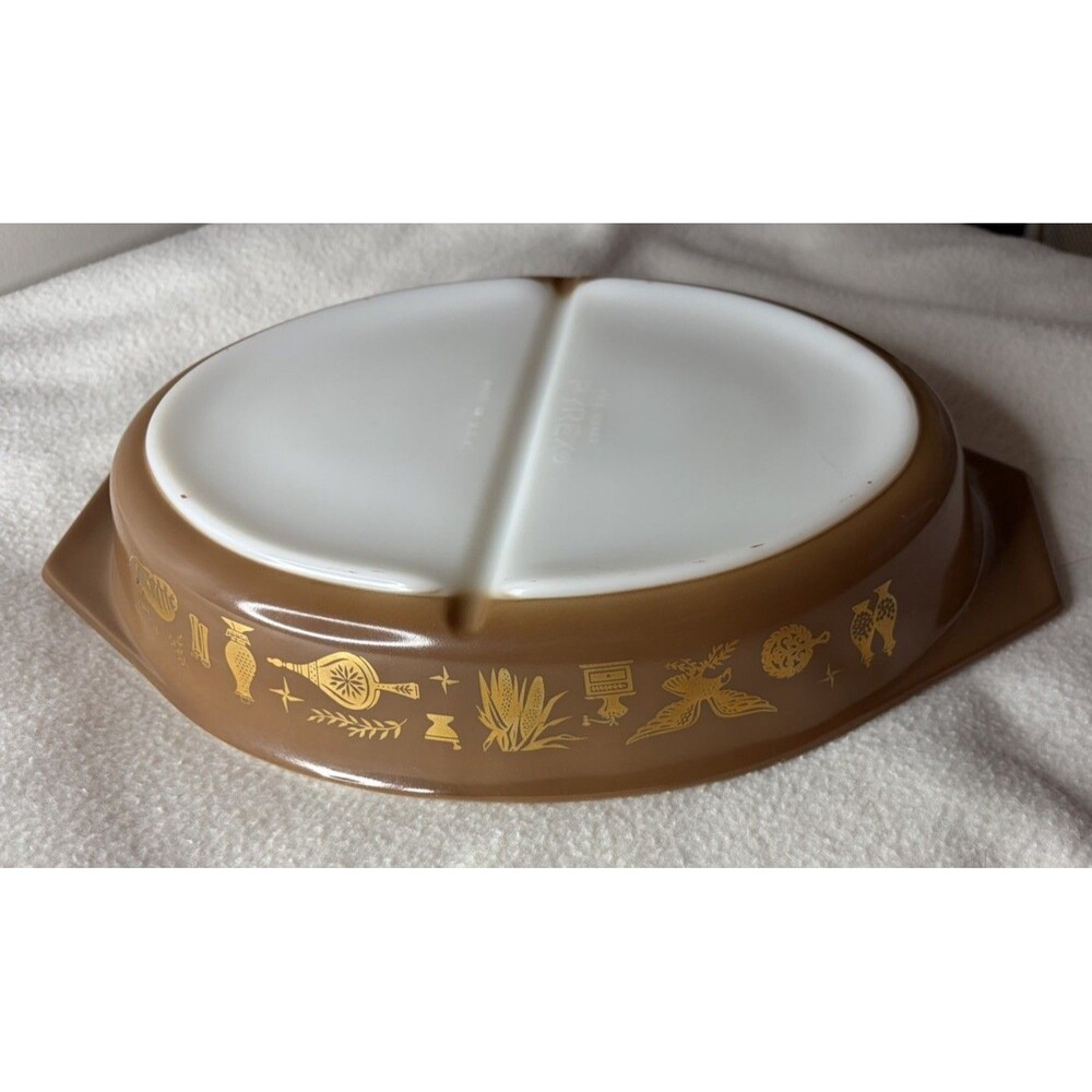 Vintage Pyrex Divided Casserole Dish Early American Gold Eagle 1.5 Qt